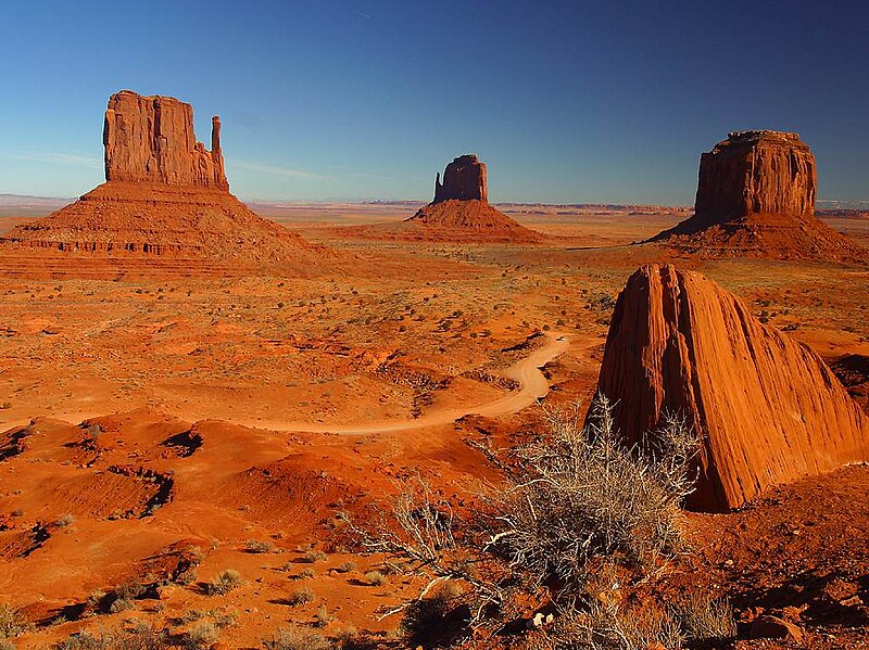 File:Monument Valley.jpg