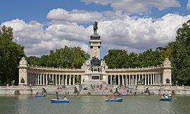 Monumento a Alfonso XII de España en los Jardines del Retiro - 04.jpg
