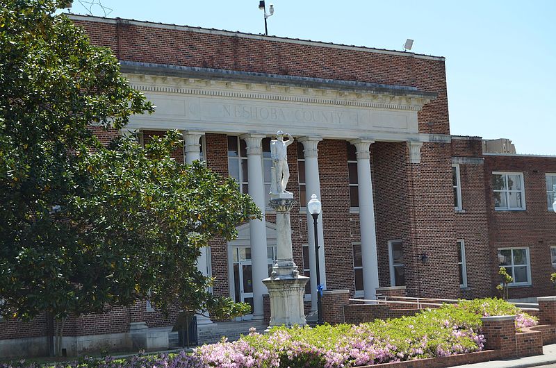 File:Neshoba County Courthouse - 13938888222.jpg