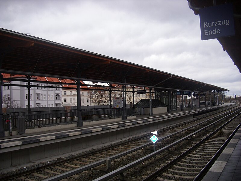 Datei:Neuer Bahnhof Berlin-Baumschulenweg (2).JPG