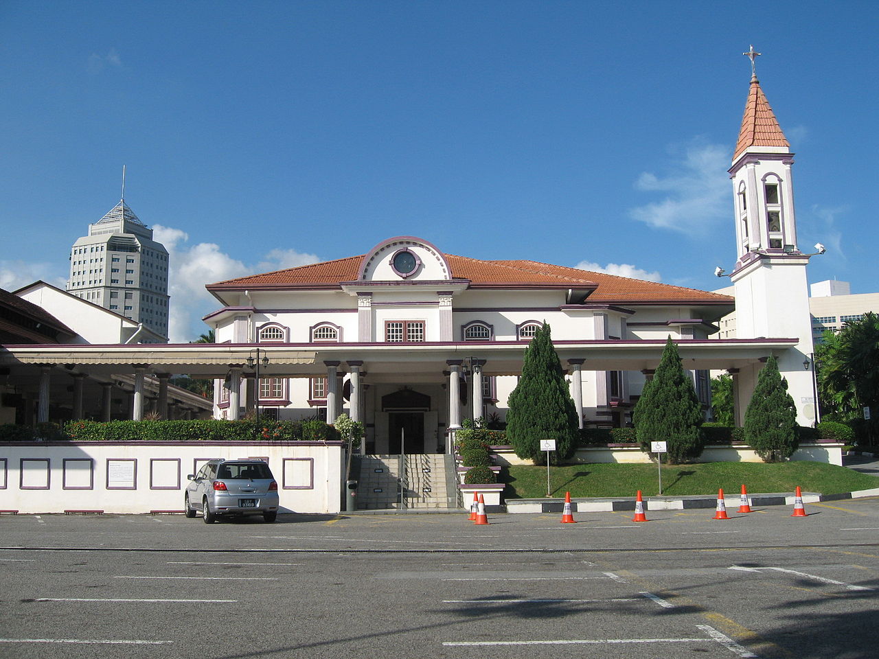 1280px-Novena_Church_2.JPG