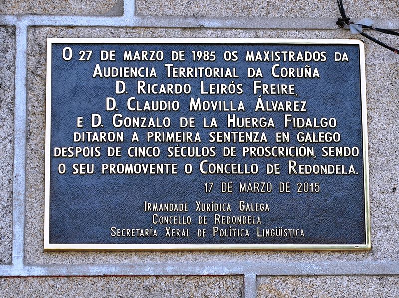 File:O 27 de marzo de 1985 os Maxistrados da Audiencia Territorial da Coruña.JPG