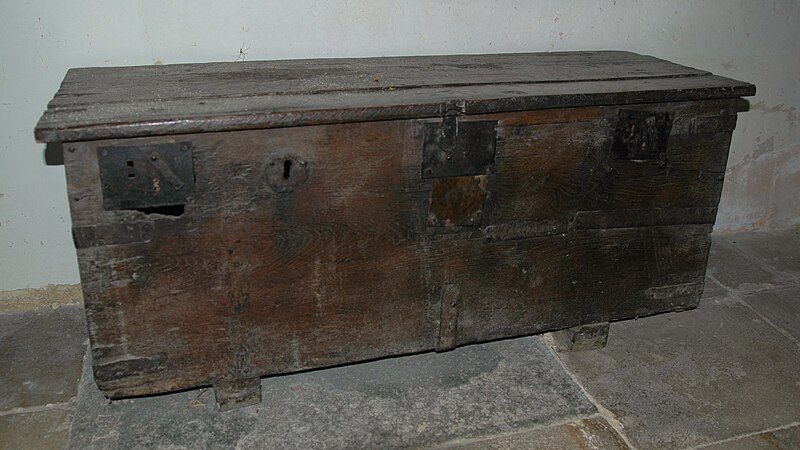 File:Oddington StAndrew chest.JPG