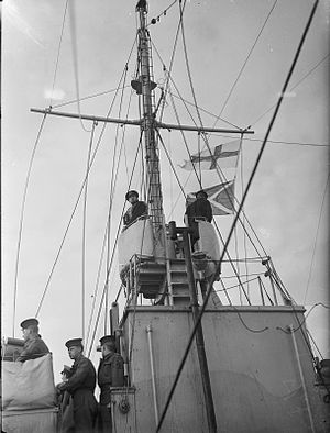 Normandiyaning ittifoqdosh bosqini paytida HMS Aristokrat bortida, 1944 yil 6 - 8 iyun A24064.jpg