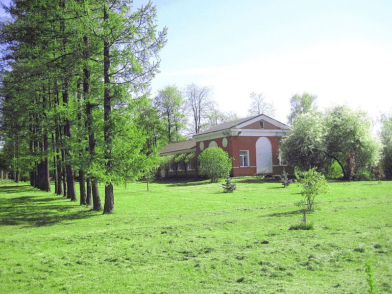 File:Otradnoe. Postal station Pella (right wing).jpg