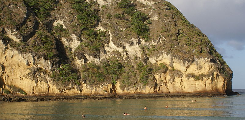 File:Palagonite cliffs at Moya beach (Mayotte).JPG