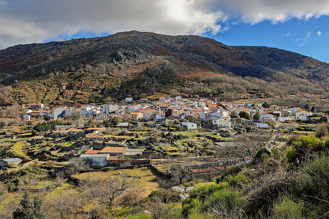 File:Panorámica de Cabezabellosa.jpg