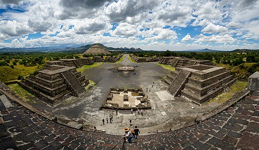 Aztec cosmogonic myth: the 2 suns