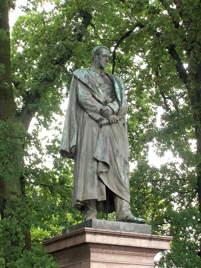 Staty av von Moltke i födelsestaden Parchim.