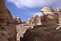 Čeština: Pískovcové skály ve skalním městě Petra, Jordánsko