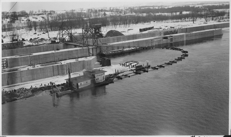 File:Photograph with caption "Dredge Removing Earth Fill in RIver Arm," Lock and Dam 6. - NARA - 282421.tif