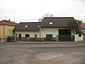 Čeština: Zelený dům v Podsedicích. Okres Litoměřice, Česká republika.