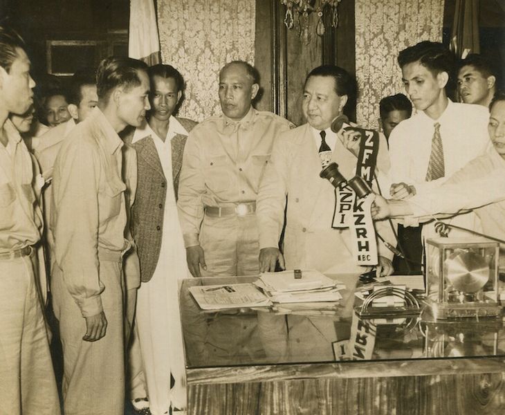 File:President Quirino receiving Huk leaders at Malacañan Palace.jpg