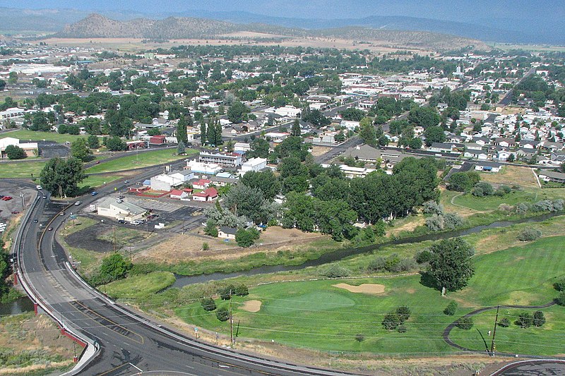 File:Prineville, Oregon, from overlook.jpg