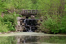 Binnen waterfall Prospect Park New York May 2015 009.jpg