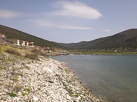 Πανοραμική άποψη του χωριού Ψαράδες, από την Μεγάλη Πρέσπα