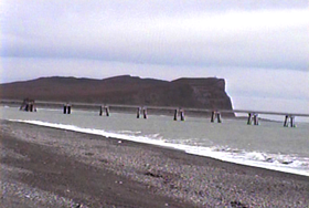 Cais de Puerto Caleta La Misión com o Cabo Domingo atrás