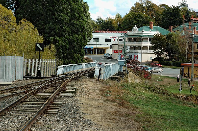 File:Rail-bridge-Deloraine-20070422-033.jpg