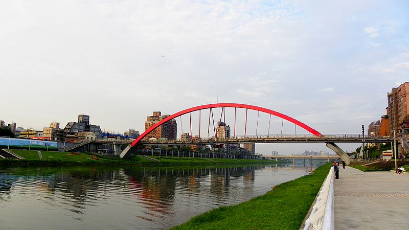 File:Rainbow Bridge View from South Riverside of Keelung River 20110425.jpg