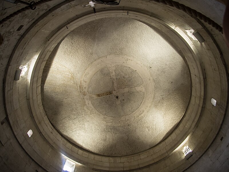 File:Ravenna Mausoleum of Theoderic inside top cracked roof stone.jpg