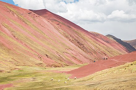 Red valley connecting Pitumarca to Vinicunca