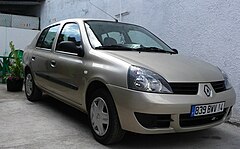 Simbolo Renault Clio.  Vista frontale