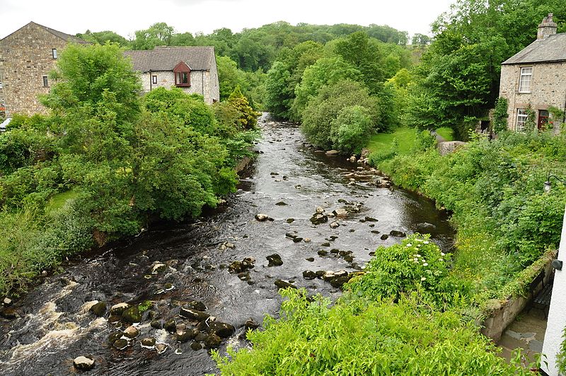 File:River Doe in Ingleton (7559).jpg