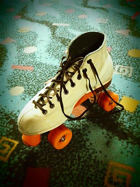 File:Rollerskate 6626344305 9f568c3a86 z.jpg