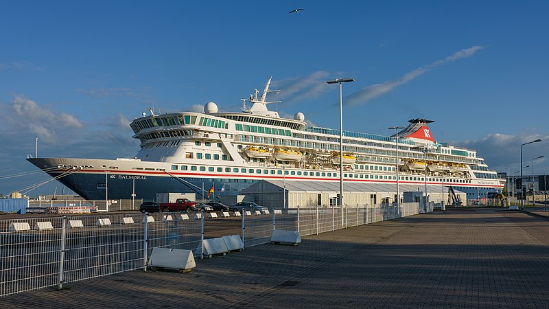 File:Rostock asv2018-04 img03 Warnemuende port.jpg