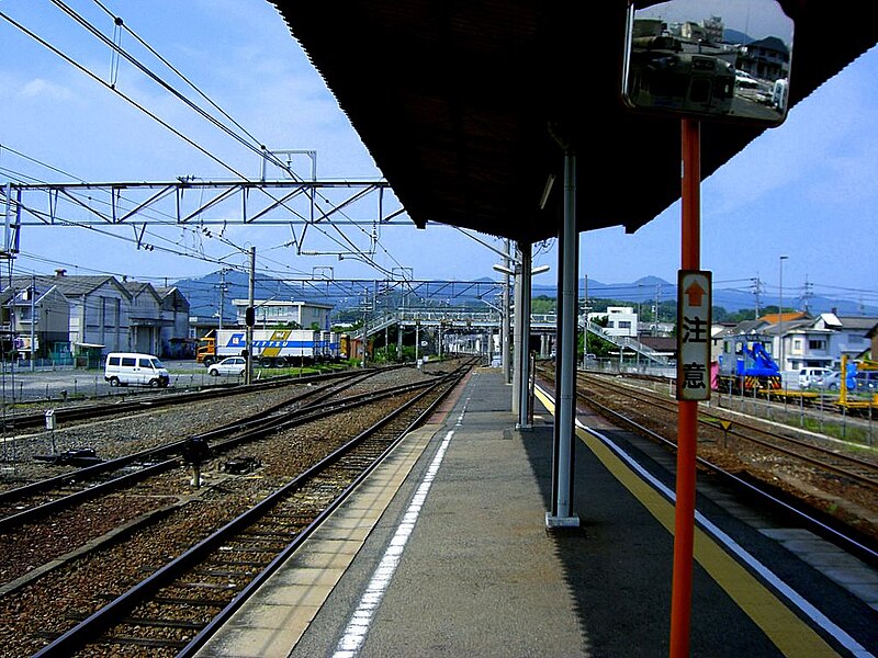 File:Sōja Station looking toward Bitchū-Takahashi Station.jpg