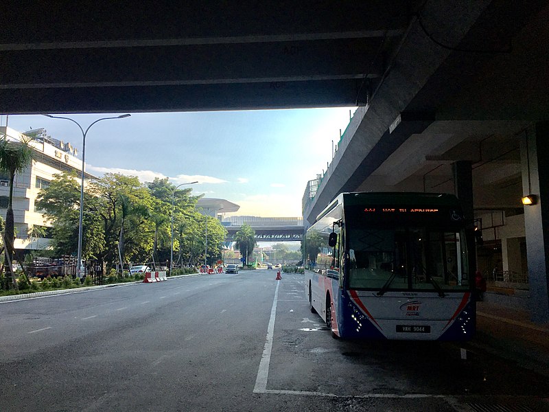 File:SBK Line Bandar Utama Feeder Bus Stop 2.jpg