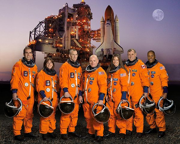 The crew of STS-118. (2007)