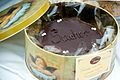 Sacher-torta ünnepi csomagolásban