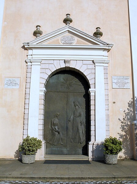 File:Santa Maria Assunta, portal (Solesino).jpg