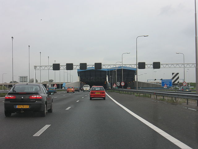 A4 entering the Schiphol tunnel from the south.