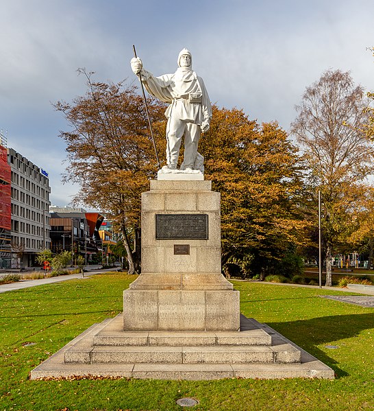 File:Scott Statue, Christchurch, New Zealand 02.jpg