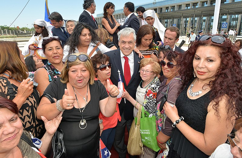 File:Sebastián Piñera - Hospital de Maipú.jpg