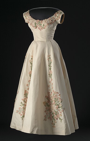 File:Smithsonian - NMAAHC - Dress designed by Ann Lowe - NMAAHC- 2007.3.21.jpg