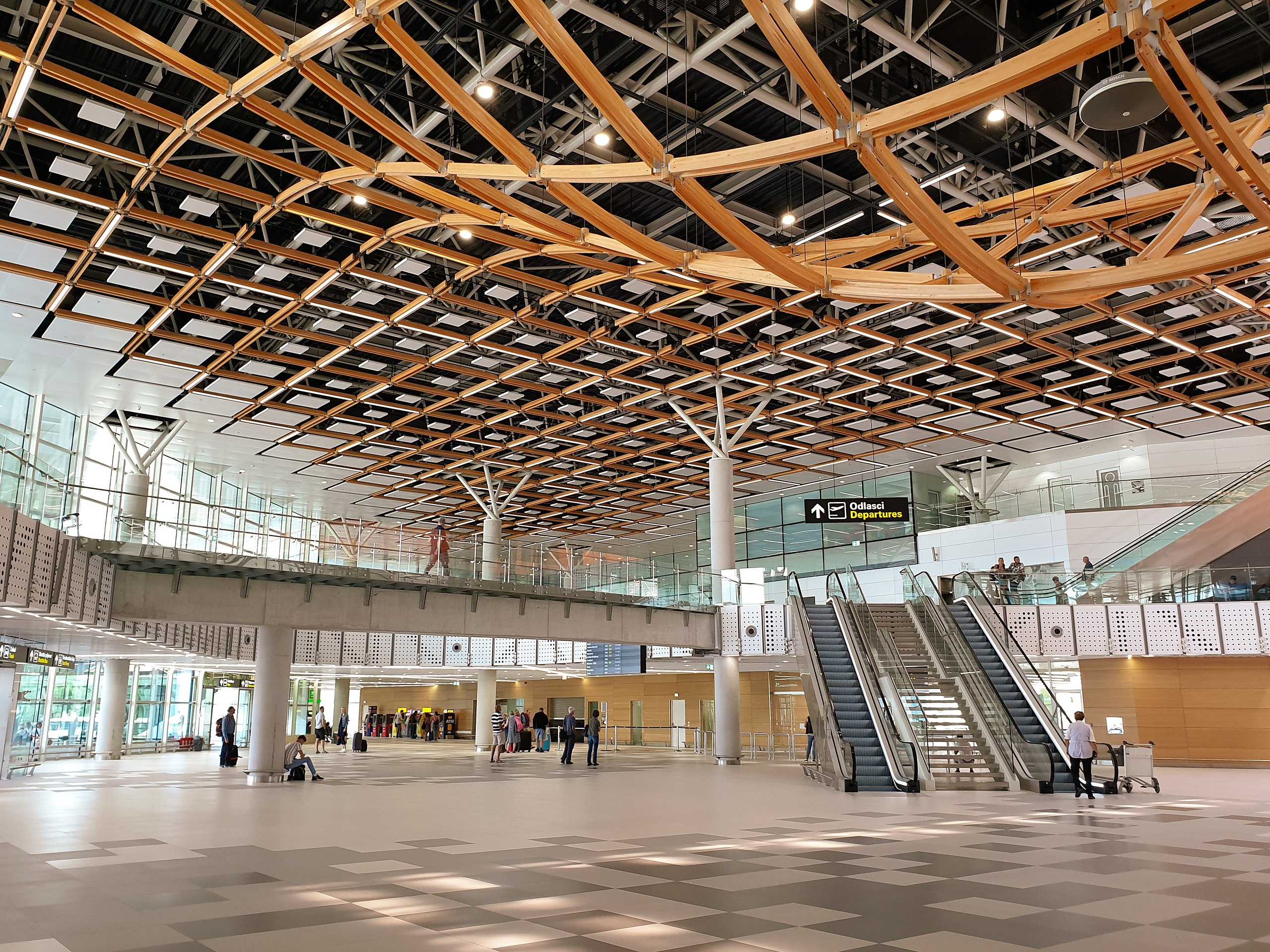 File:Split airport new terminal september 2019.jpg - Wikimedia Commons