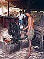 Verwerking van kokosvezels in Sri Lanka.