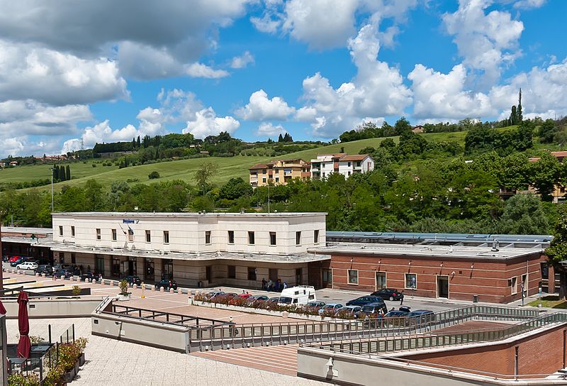 File:Stazione di Siena-7831.jpg