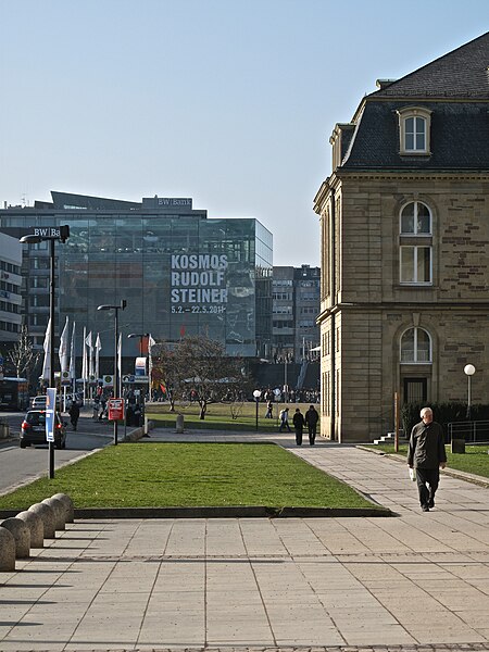 File:Stuttgart Kunstmuseum und Neues Schloss rechts.jpg