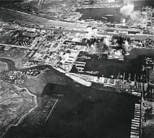 Operation Transom, destroyed Tanjung Perak in 1944. Surabaya, Netherlands East Indies, under attack, 17 May 1944 (NNAM.1996.488.024.025).jpg