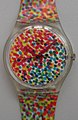 Swatch-Uhr GZ121 Lots of Dots, (1991), war das zweite Club-Special und wurde von Alessandro Mendini kreiert[15]