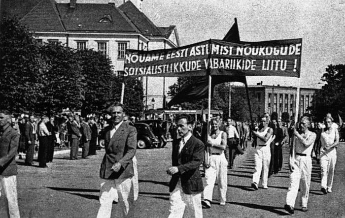 Оккупация эстонии. 1940 Год присоединение Эстонии к СССР. Советская оккупация Латвии Литвы и Эстонии год. Латвия в 1940 году. Литва митинг за присоединение к СССР.