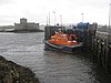 Das Rettungsboot Barra und die Burg Kisimul (Geograph 4610334).jpg