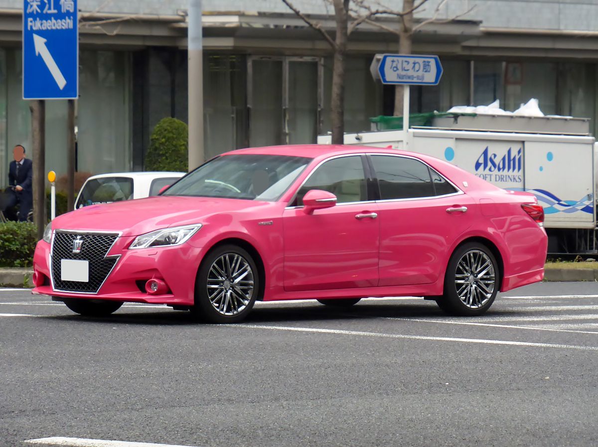 Toyota Crown Pink