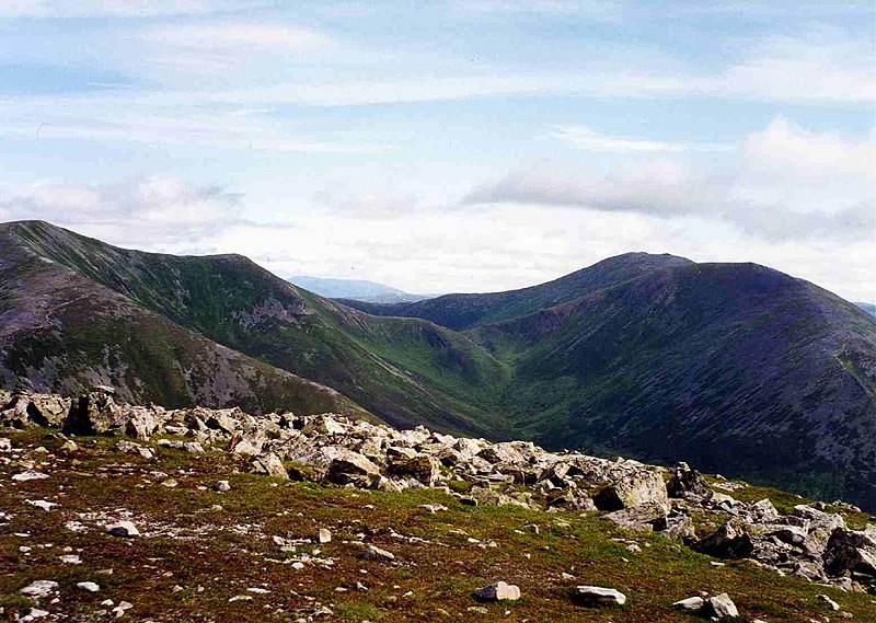 File:The northern two munros of Beinn a Ghlo.jpg