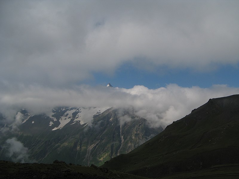 File:The pinnacle of the mountain. July 2007. - Остроконечная вершина горы. Июль 2007. - panoramio.jpg