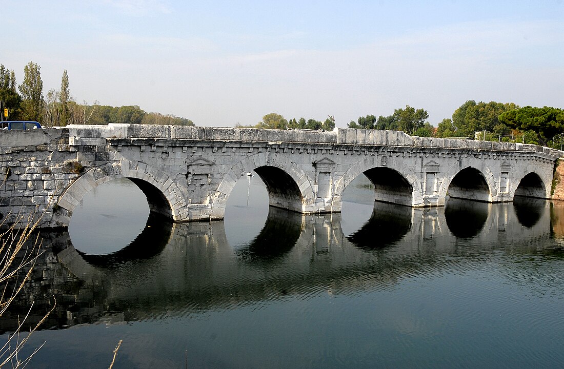 File:Tiberius-Brücke.JPG